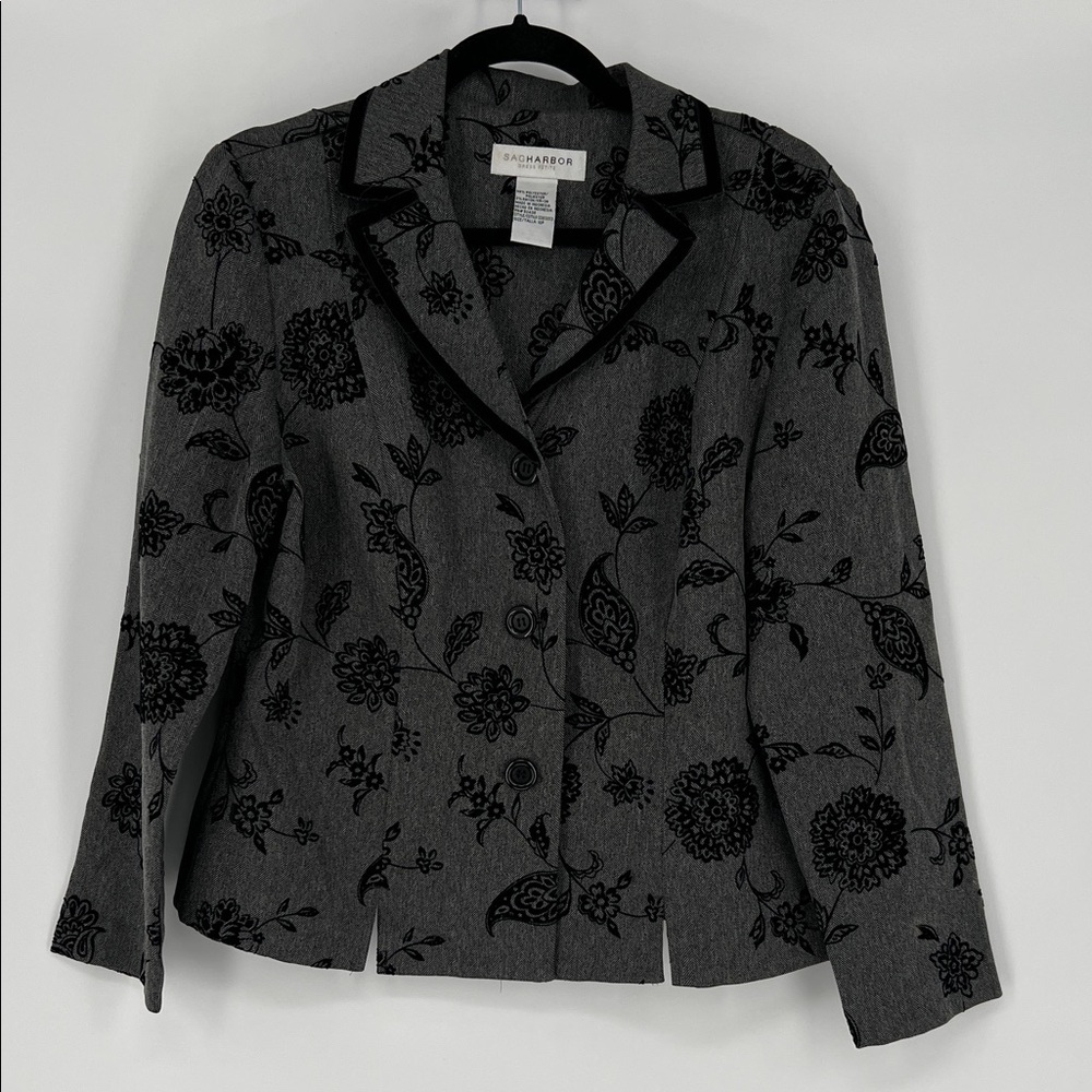 Sag‎ Harbor Gray Blazer with Black Floral Appliqué